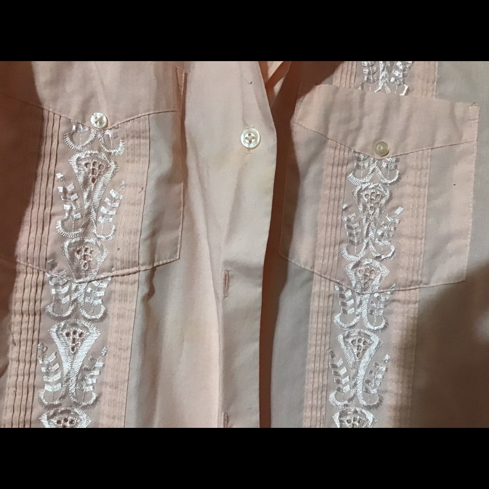 Peach short sleeve blouse, w/beautiful designs.